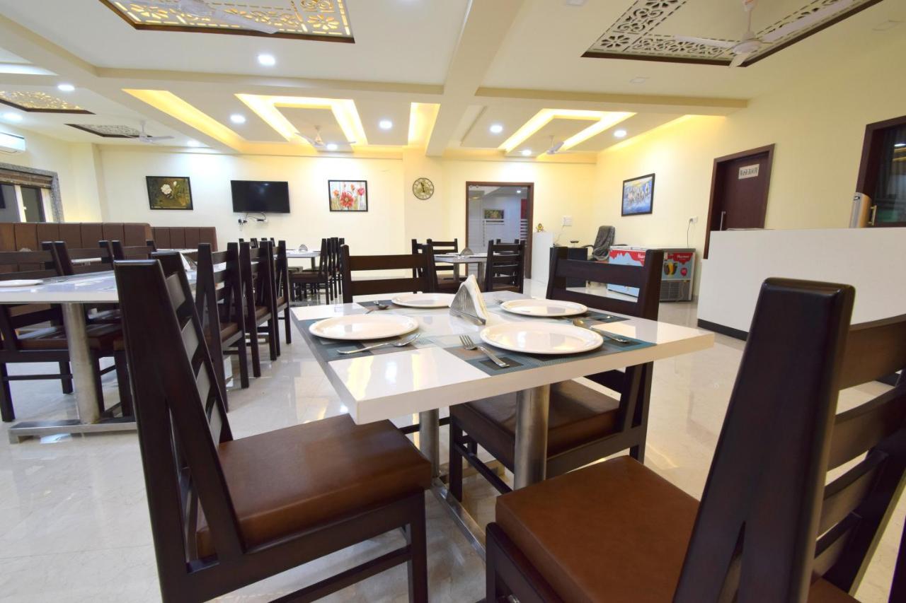 The Sky Imperial- Hotel Gopal Darshan Nāthdwāra المظهر الخارجي الصورة