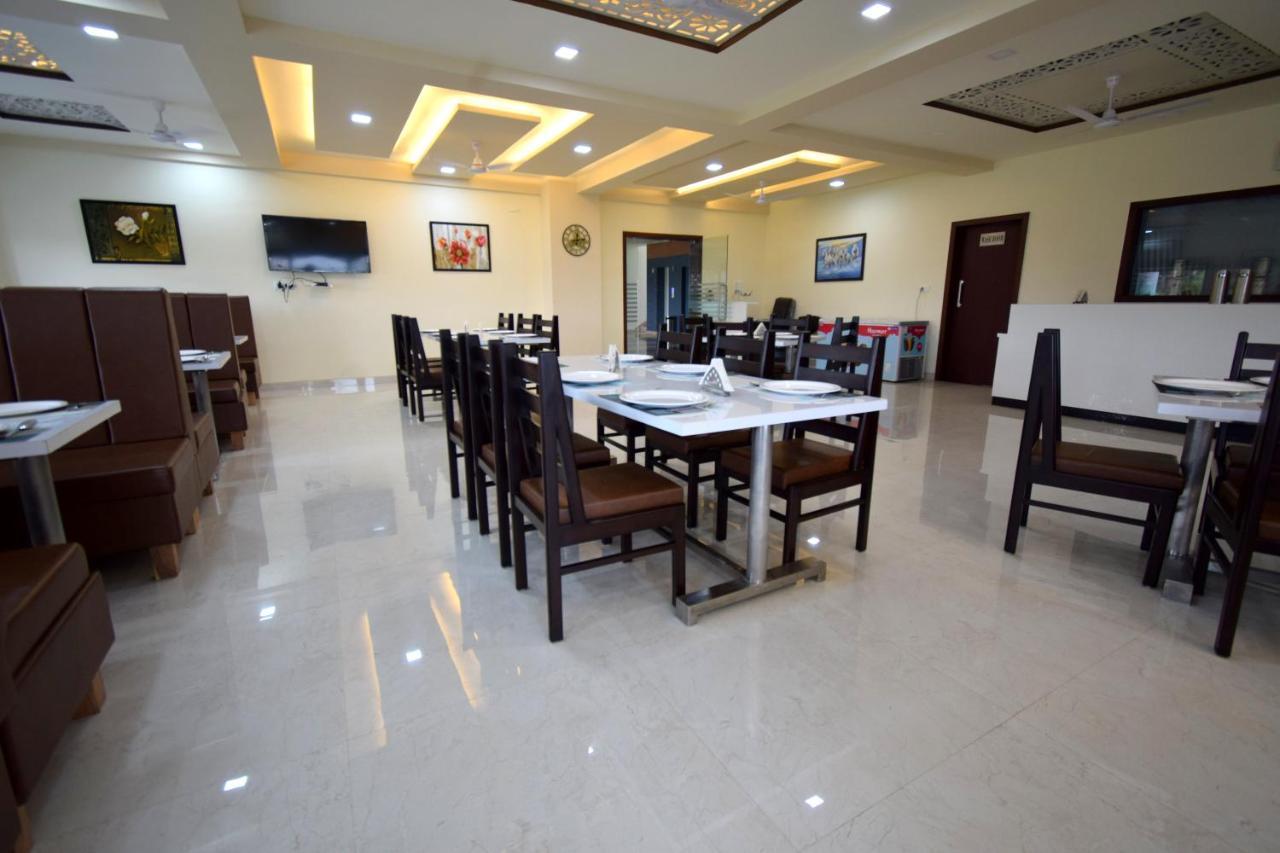 The Sky Imperial- Hotel Gopal Darshan Nāthdwāra المظهر الخارجي الصورة