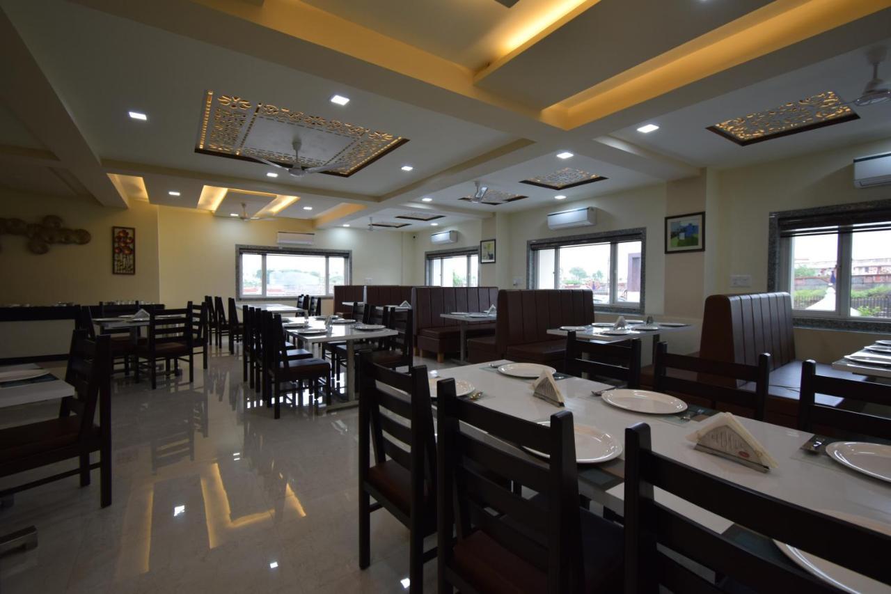 The Sky Imperial- Hotel Gopal Darshan Nāthdwāra المظهر الخارجي الصورة