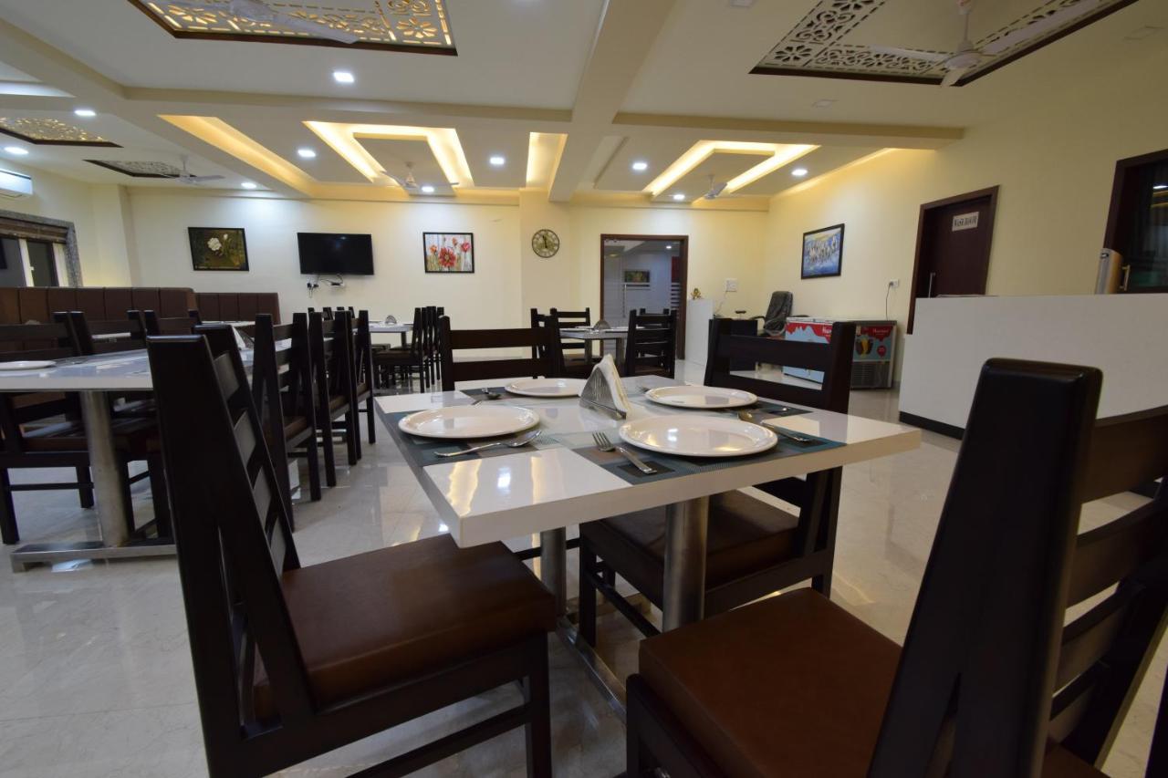 The Sky Imperial- Hotel Gopal Darshan Nāthdwāra المظهر الخارجي الصورة