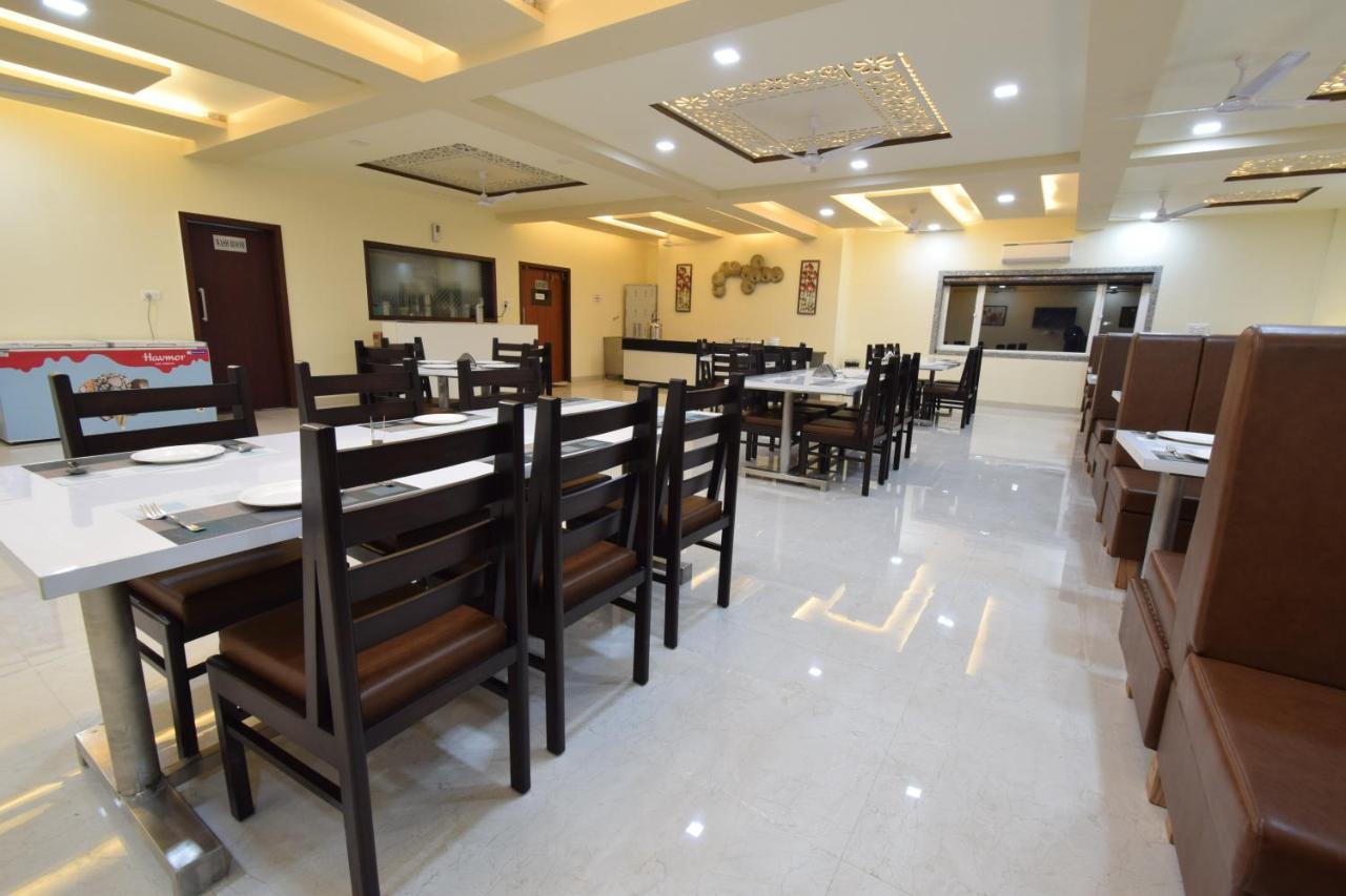 The Sky Imperial- Hotel Gopal Darshan Nāthdwāra المظهر الخارجي الصورة