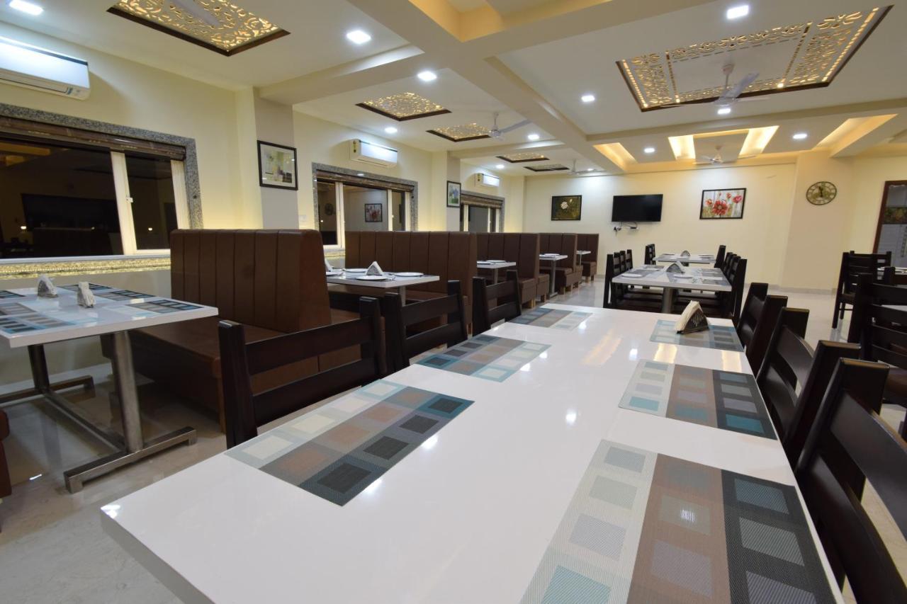 The Sky Imperial- Hotel Gopal Darshan Nāthdwāra المظهر الخارجي الصورة