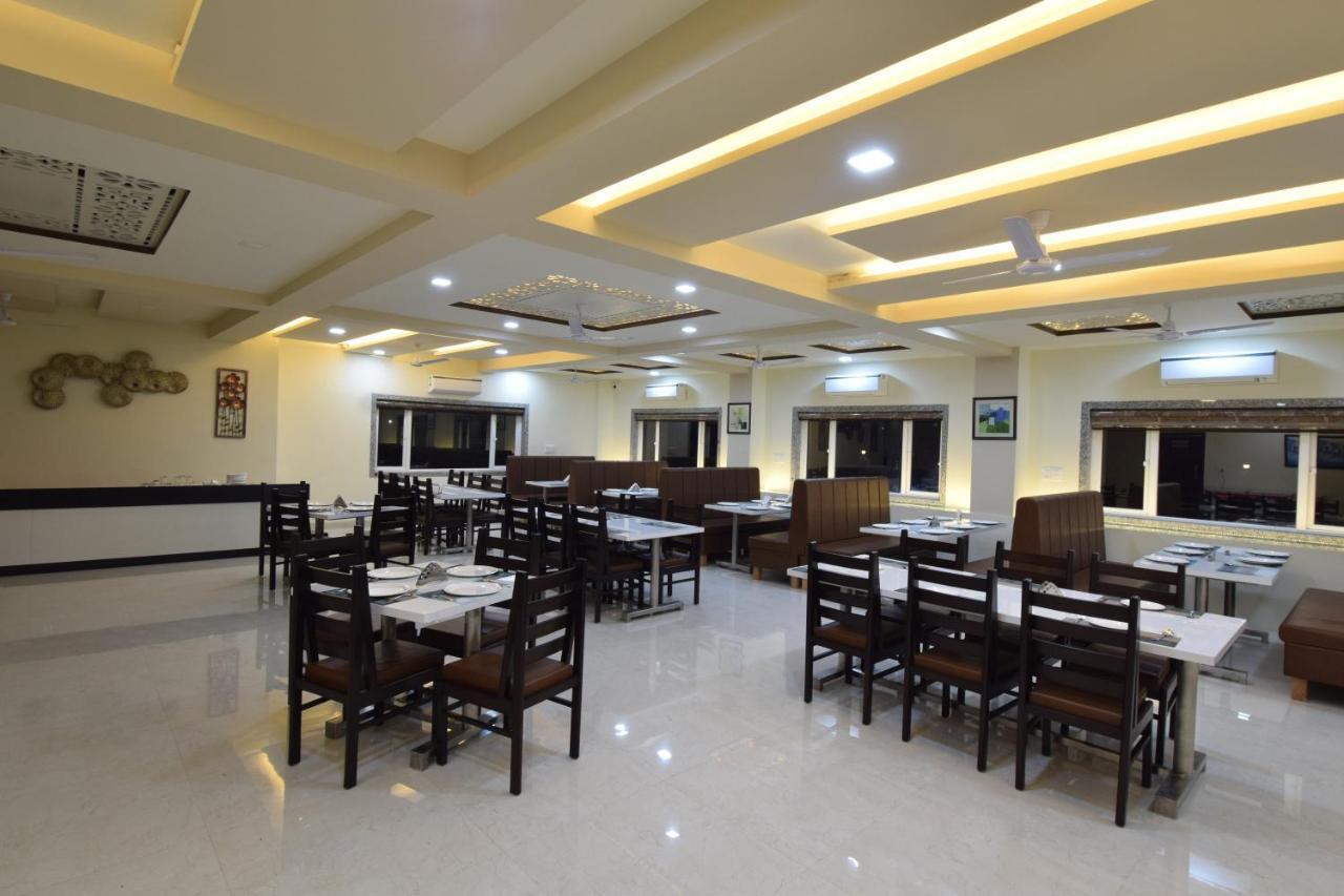 The Sky Imperial- Hotel Gopal Darshan Nāthdwāra المظهر الخارجي الصورة