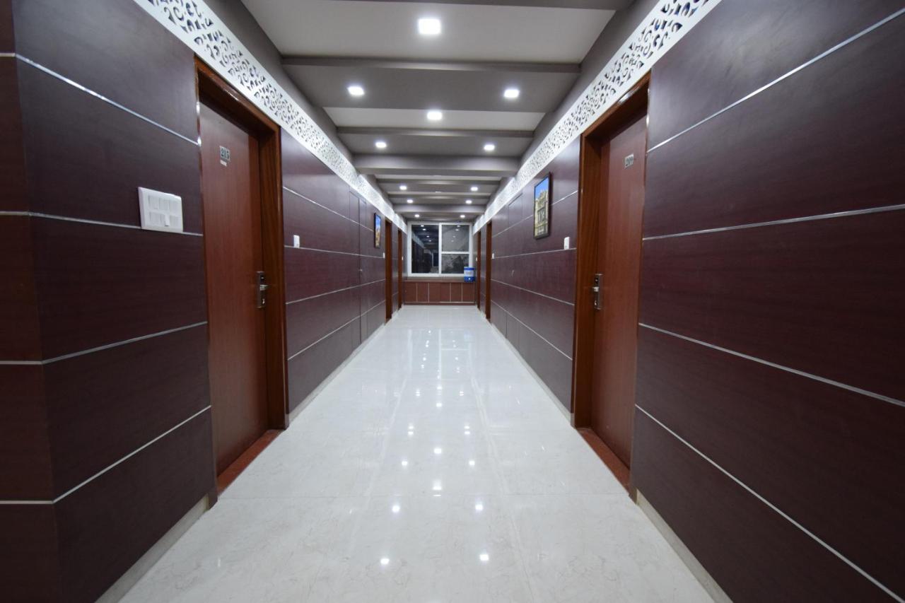 The Sky Imperial- Hotel Gopal Darshan Nāthdwāra المظهر الخارجي الصورة