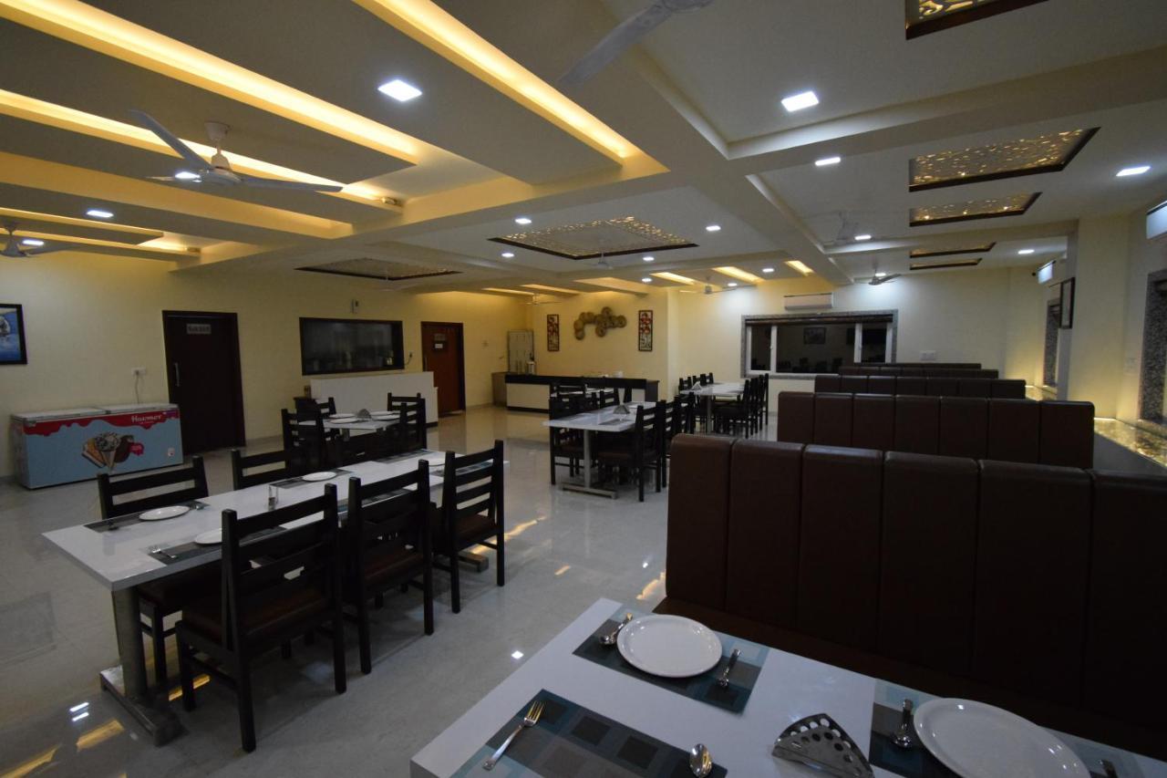 The Sky Imperial- Hotel Gopal Darshan Nāthdwāra المظهر الخارجي الصورة